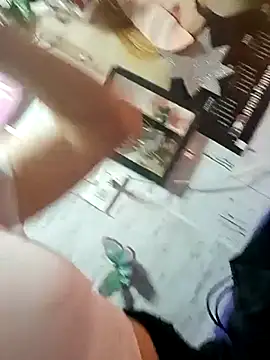 Snapshot of Coeur_de_luxure chatting on February 2025 09:32:02 PM Coeur de luxure online show from February 2025 09:32:02 PM