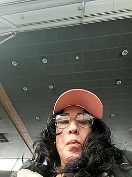 Snapshot of Coeur_de_luxure chatting on March 2025 12:32:02 PM Coeur de luxure online show from March 2025 12:32:02 PM