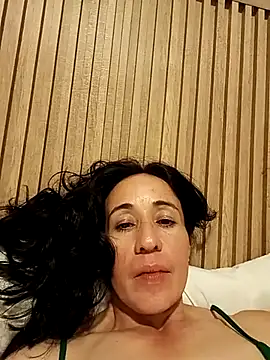 Snapshot of Coeur_de_luxure chatting on March 2025 02:15:01 AM Coeur de luxure online show from March 2025 02:15:01 AM