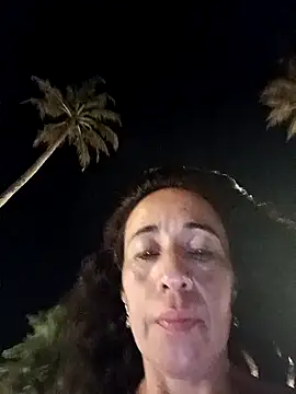 Snapshot of Coeur_de_luxure chatting on March 2025 01:55:02 AM Coeur de luxure online show from March 2025 01:55:02 AM