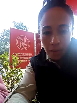 Snapshot of Coeur_de_luxure chatting on March 2025 02:01:02 PM Coeur de luxure online show from March 2025 02:01:02 PM