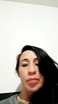 Snapshot of Coeur_de_luxure chatting on March 2025 10:33:01 PM Coeur de luxure online show from March 2025 10:33:01 PM