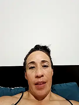 Snapshot of Coeur_de_luxure chatting on March 2025 02:59:01 AM Coeur de luxure online show from March 2025 02:59:01 AM