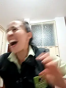 Snapshot of Coeur_de_luxure chatting on March 2025 08:11:01 PM Coeur de luxure online show from March 2025 08:11:01 PM