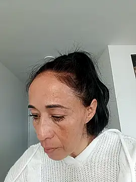 Snapshot of Coeur_de_luxure chatting on September 2025 03:34:01 PM Coeur de luxure online show from September 2025 03:34:01 PM