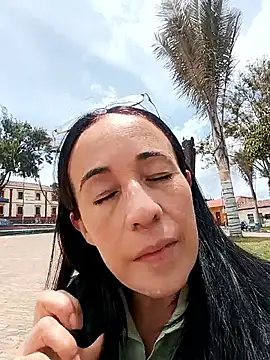 Snapshot of Coeur_de_luxure chatting on September 2025 04:51:02 PM Coeur de luxure online show from September 2025 04:51:02 PM