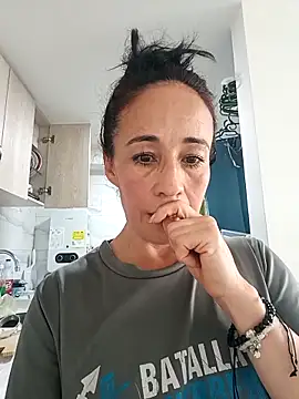 Snapshot of Coeur_de_luxure chatting on September 2025 07:15:02 PM Coeur de luxure online show from September 2025 07:15:02 PM