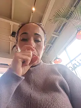 Snapshot of Coeur_de_luxure chatting on September 2025 02:53:01 PM Coeur de luxure online show from September 2025 02:53:01 PM