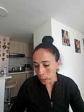 Snapshot of Coeur_de_luxure chatting on September 2025 07:28:02 PM Coeur de luxure online show from September 2025 07:28:02 PM