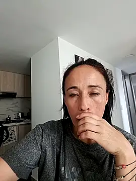 Snapshot of Coeur_de_luxure chatting on October 2025 07:56:02 PM Coeur de luxure online show from October 2025 07:56:02 PM