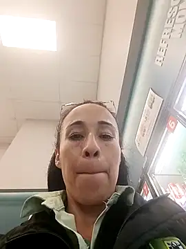 Snapshot of Coeur_de_luxure chatting on October 2025 04:27:02 PM Coeur de luxure online show from October 2025 04:27:02 PM