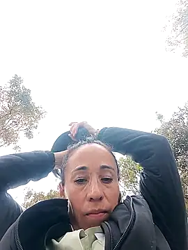 Snapshot of Coeur_de_luxure chatting on October 2025 06:20:01 PM Coeur de luxure online show from October 2025 06:20:01 PM