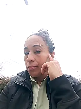 Snapshot of Coeur_de_luxure chatting on October 2025 03:47:02 PM Coeur de luxure online show from October 2025 03:47:02 PM