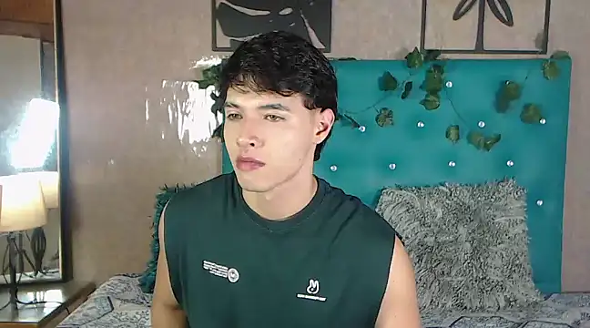 LiamAndrewzz online show from March 2025 08:42:01 PM