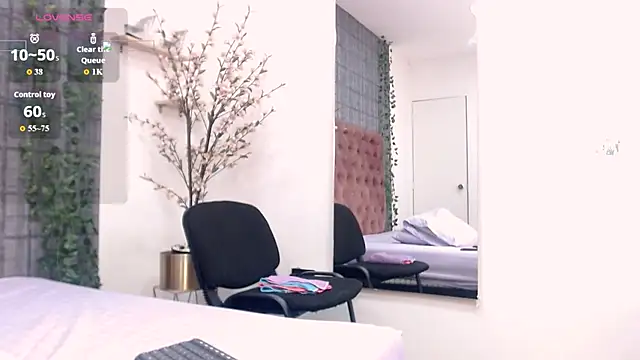 Mia  coluccy online show from September 2025 03:56:01 AM