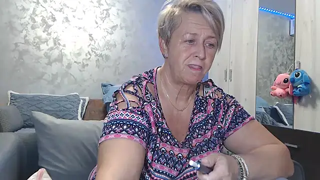 RosesandLillies online show from November 2025 05:48:01 PM