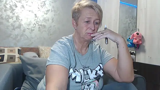 RosesandLillies online show from February 2026 06:15:01 PM