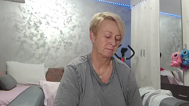 RosesandLillies online show from April 2026 04:13:01 PM