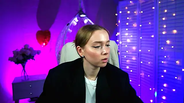 JenniferGraces online show from March 2025 02:40:01 PM