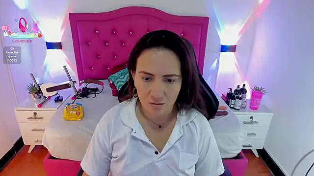 Nathalia rodriguezz online show from October 2025 03:29:01 PM