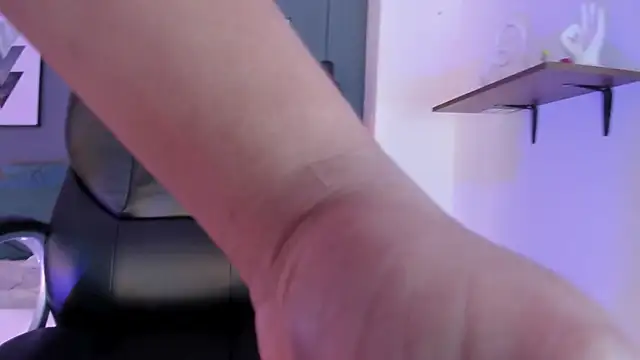 Snapshot of LianaSaez chatting on February 2025 02:10:02 AM LianaSaez online show from February 2025 02:10:02 AM