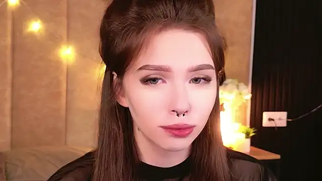 Sierra Fane online show from November 2025 06:01:01 AM