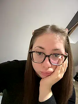 May Alisa online show from September 2025 06:57:01 PM