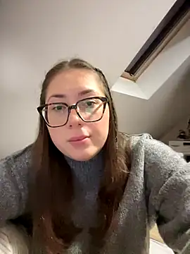 May Alisa online show from October 2025 07:00:01 PM