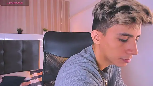 Allex Cano online show from February 2025 06:31:02 PM