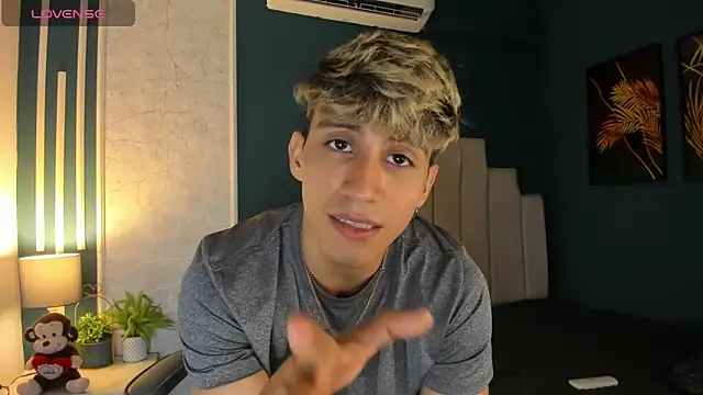 Allex Cano online show from March 2025 03:01:01 AM