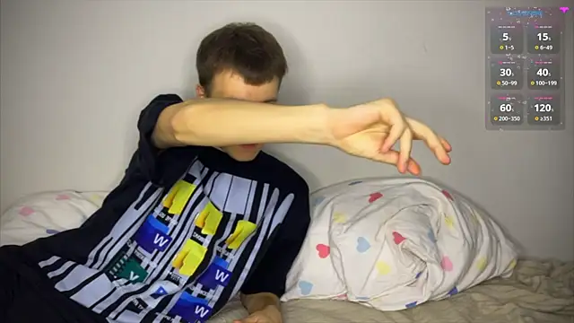 Snapshot of griwkaaa chatting on October 2025 08:39:02 PM griwkaaa online show from October 2025 08:39:02 PM