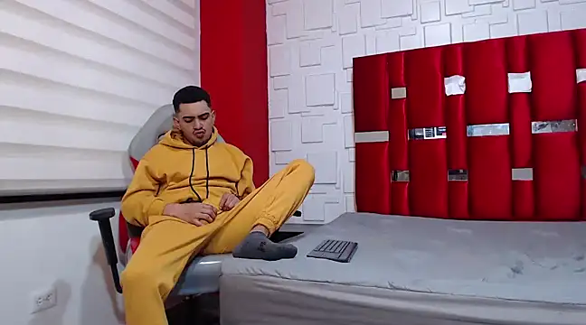 Snapshot of Bayron005 chatting on March 2025 01:27:02 PM Bayron005 online show from March 2025 01:27:02 PM