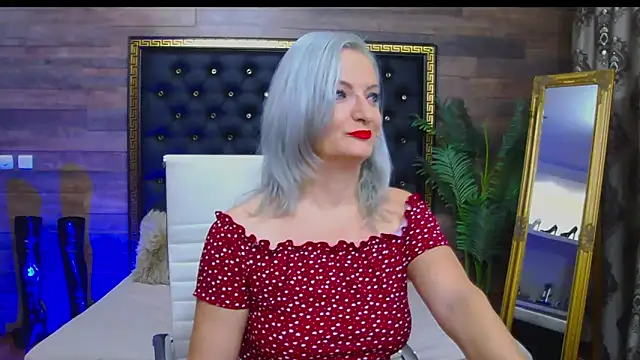 Snapshot of LadyTouch chatting on January 2025 01:20:01 AM LadyTouch online show from January 2025 01:20:01 AM