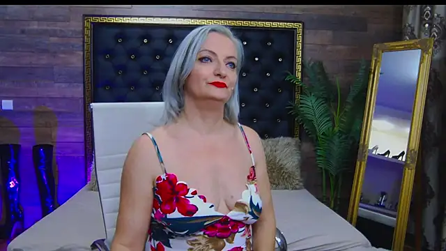 Snapshot of LadyTouch chatting on January 2025 04:30:02 AM LadyTouch online show from January 2025 04:30:02 AM