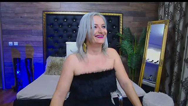 Snapshot of LadyTouch chatting on January 2025 12:12:01 AM LadyTouch online show from January 2025 12:12:01 AM
