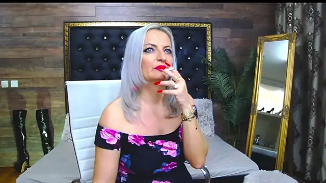 Snapshot of LadyTouch chatting on February 2025 01:43:01 AM LadyTouch online show from February 2025 01:43:01 AM