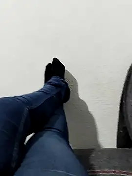 Snapshot of LindosPies chatting on March 2025 01:22:01 AM LindosPies online show from March 2025 01:22:01 AM