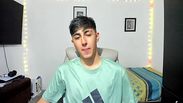 Snapshot of babymaik chatting on October 2025 08:50:02 PM babymaik online show from October 2025 08:50:02 PM