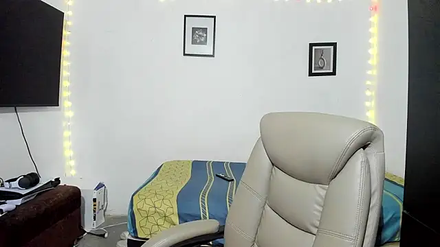 Snapshot of babymaik chatting on October 2025 08:42:02 PM babymaik online show from October 2025 08:42:02 PM