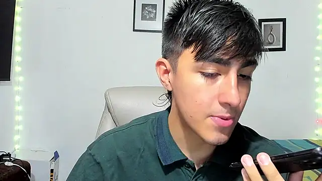 Snapshot of babymaik chatting on October 2025 08:21:02 PM babymaik online show from October 2025 08:21:02 PM