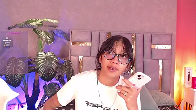 Tyla Ks online show from September 2025 07:48:01 PM