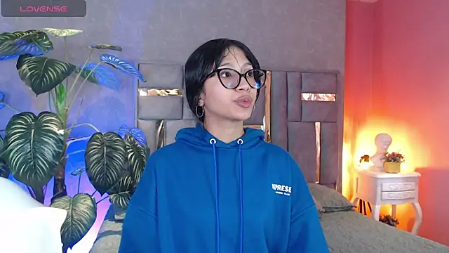 Tyla Ks online show from September 2025 08:14:01 PM