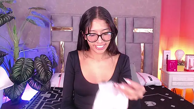 Tyla Ks online show from November 2025 07:37:01 PM