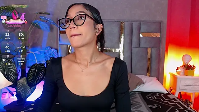 Tyla Ks online show from December 2025 07:43:01 PM