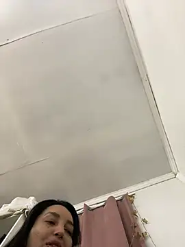 Snapshot of tu-bebitaa chatting on February 2025 05:44:02 AM tu-bebitaa online show from February 2025 05:44:02 AM