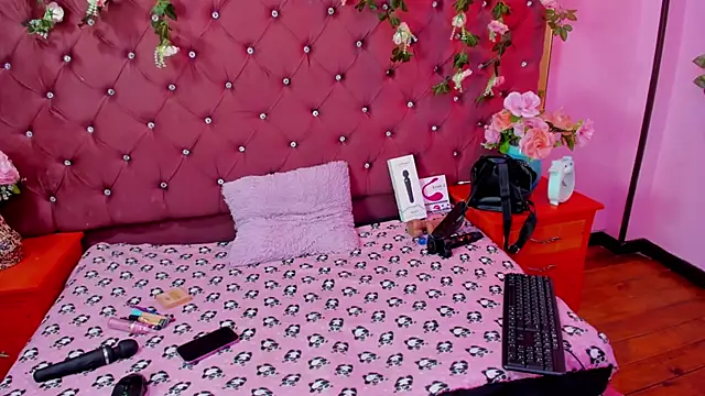  SalomeParra1 online show from September 2025 12:52:02 PM