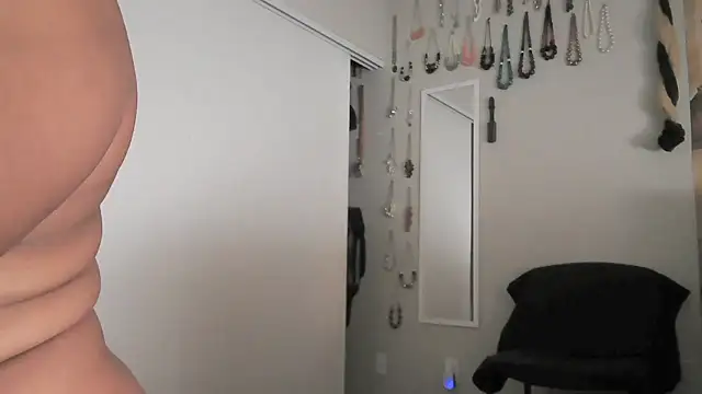 Queenanitadix online show from February 2026 07:01:02 PM