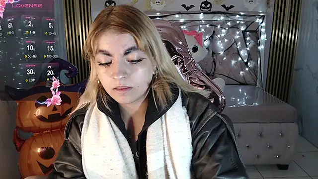 lili conor s online show from October 2025 04:21:01 AM