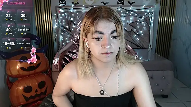 lili conor s online show from October 2025 03:48:02 AM