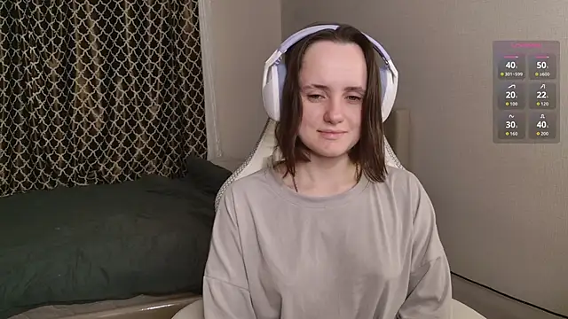 Luna Loveee online show from October 2025 03:04:01 AM